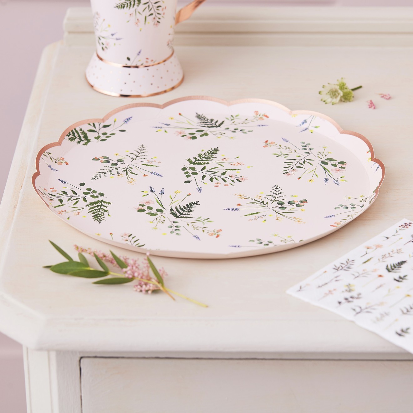 8 Paper Plates - Floral